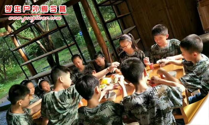 黄山旅游团-学生夏令营拓展活动学生用餐图片