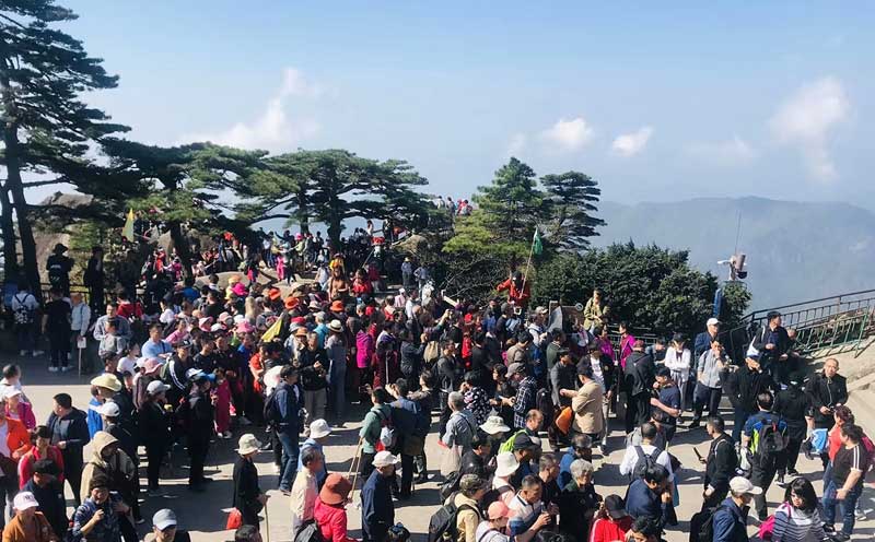 2019年五一黄山风景区山上的实况图片