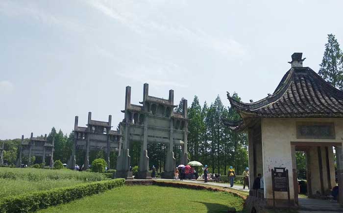 棠樾牌坊群·鲍家花园半日游景点：棠樾牌坊群