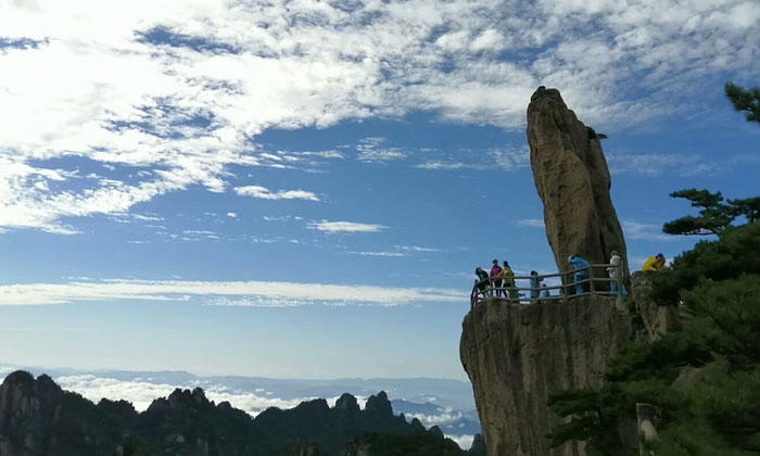 黄山山顶景点：飞来石 图