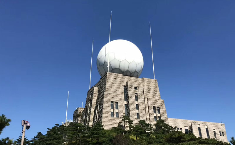 黄山第二高峰：光明顶气象台