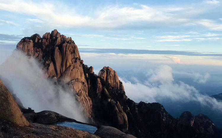 在黄山北座公交到黄山：黄山云海 美景图
