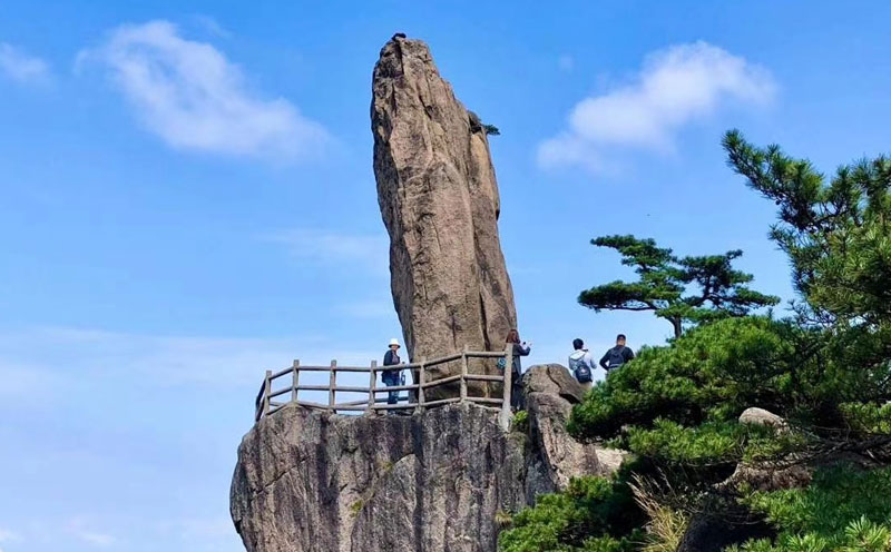 黄山风景区-飞来石
